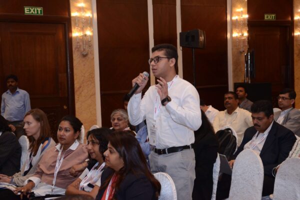 Attendee interacting with speakers of session 1 at InnoHEALTH 2017 Attendee interacting with speakers of session 1 at InnoHEALTH 2017