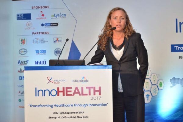 Caroline Danielson pitching Renapharma at InnoHEALTH 2017 Caroline Danielson pitching Renapharma at InnoHEALTH 2017