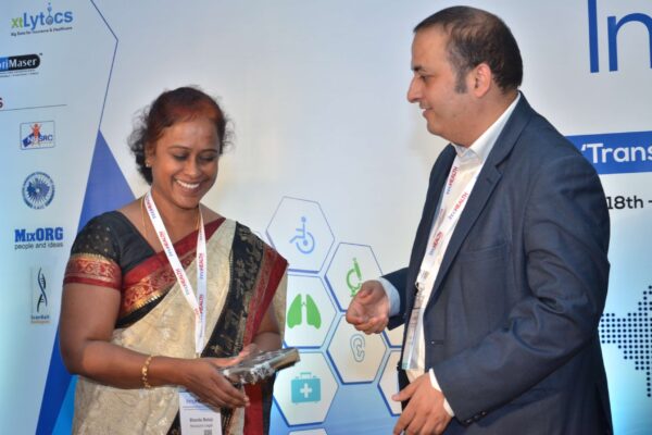 Sachin Gaur presenting a memento to Sharda Balaji at InnoHEALTH 2017 Sachin Gaur presenting a memento to Sharda Balaji at InnoHEALTH 2017