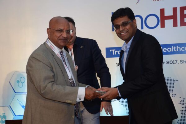 Brig(Hony) Dr Arvind Lal presenting a memento to Pavan Asalapuram in session 2 at InnoHEALTH 2017 Brig(Hony) Dr Arvind Lal presenting a memento to Pavan Asalapuram in session 2 at InnoHEALTH 2017