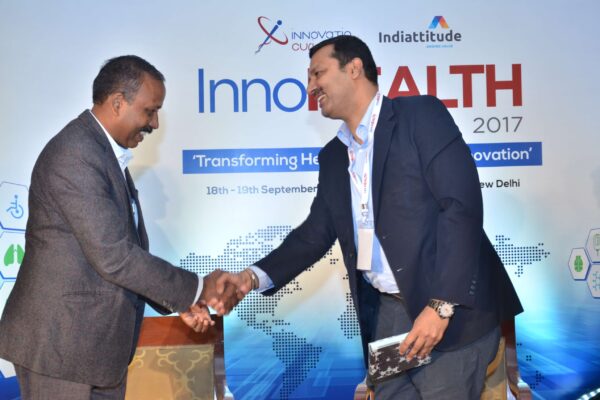 Dr S Venkataramanaiah presenting a memento to Dr sandeep Bhalla at InnoHEALTH 2017 Dr S Venkataramanaiah presenting a memento to Dr sandeep Bhalla at InnoHEALTH 2017