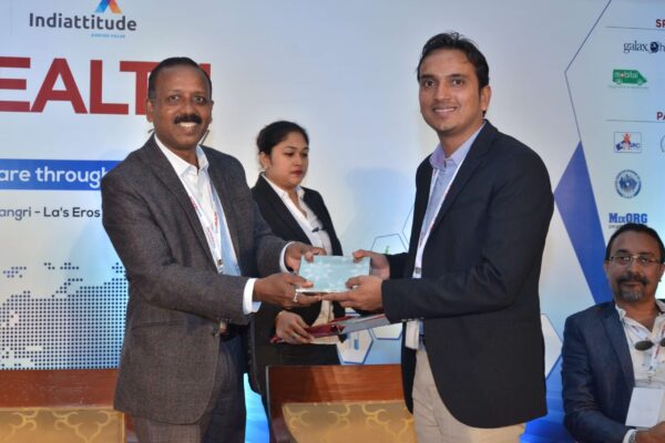 Dr S Venkataramanaiah presenting a memento to Dr Tarun Ramole at InnoHEALTH 2017 Dr S Venkataramanaiah presenting a memento to Dr Tarun Ramole at InnoHEALTH 2017
