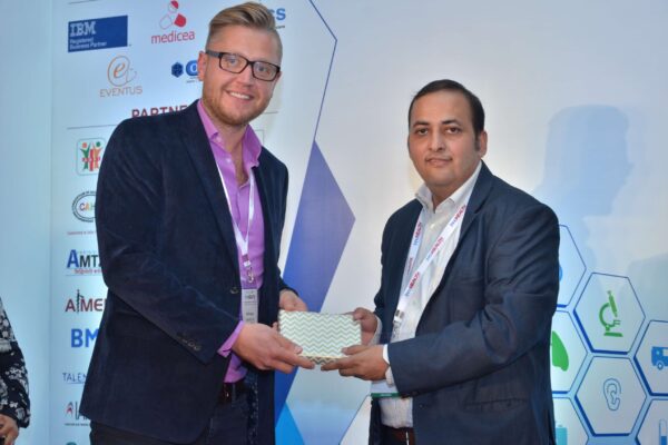 Sachin Gaur presenting a memento to Priit Aigro at InnoHEALTH 2017 Sachin Gaur presenting a memento to Priit Aigro at InnoHEALTH 2017