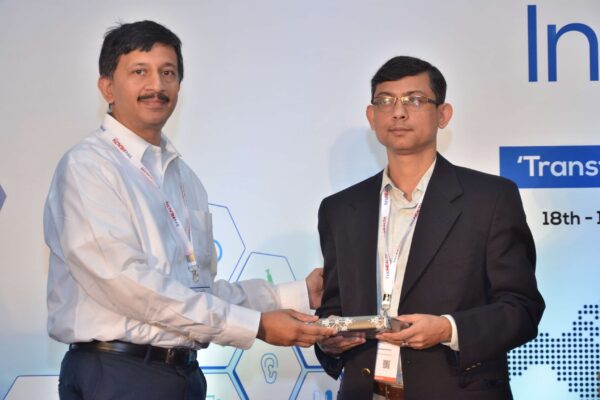 Sandipan Gangopadhyay presenting a memento to Kausik Bhattacharyya at InnoHEALTH 2017 Sandipan Gangopadhyay presenting a memento to Kausik Bhattacharyya at InnoHEALTH 2017