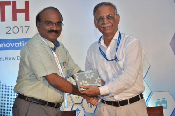 Dr D Prabhakaran presenting mememto to Dr Sanjiv Kumar at InnoHEALTH 2017 Dr D Prabhakaran presenting mememto to Dr Sanjiv Kumar at InnoHEALTH 2017