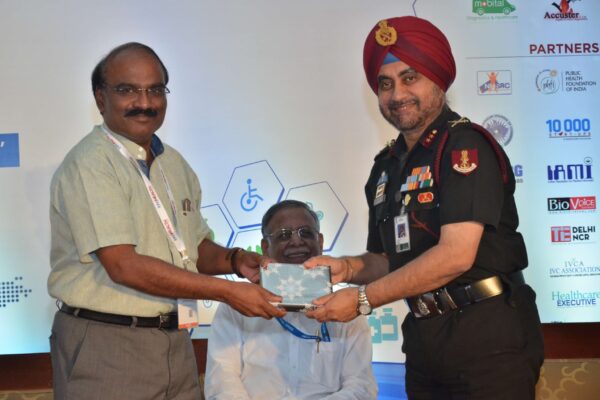 Dr D Prabhakaran presenting mememto to Maj Gen Jagtar Singh at InnoHEALTH 2017 Dr D Prabhakaran presenting mememto to Maj Gen Jagtar Singh at InnoHEALTH 2017