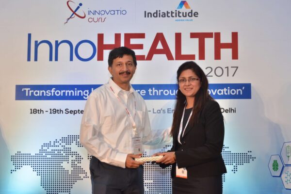 Sandipan Gangopadhyay presenting a memento to Dr Rahil Qamar Siddiqui at InnoHEALTH 2017 Sandipan Gangopadhyay presenting a memento to Dr Rahil Qamar Siddiqui at InnoHEALTH 2017