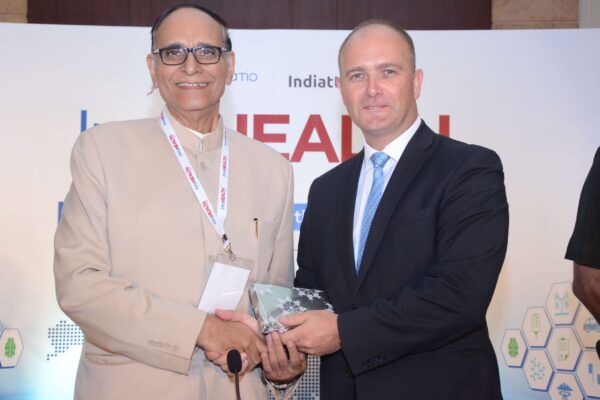 Dr V K Singh presenting memento to His Excellency Riho Kruuv Dr V K Singh presenting memento to His Excellency Riho Kruuv