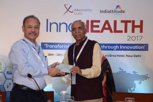 Dr Vijay Agarwal presenting a memento to Dr A K Gupta for session 1 at InnoHEALTH 2017 Dr Vijay Agarwal presenting a memento to Dr A K Gupta for session 1 at InnoHEALTH 2017