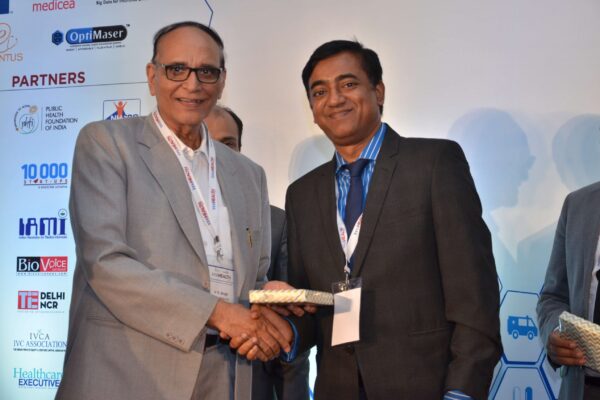 Dr V K Singh presenting a memento to Rengarajan Iyengar at InnoHEALTH 2017 Dr V K Singh presenting a memento to Rengarajan Iyengar at InnoHEALTH 2017