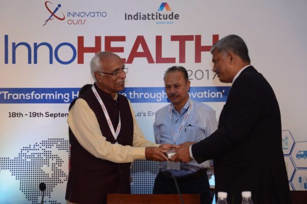 Dr Vijay Agarwal presenting a memento to Partha Dey for session 1 at InnoHEALTH 2017 Dr Vijay Agarwal presenting a memento to Partha Dey for session 1 at InnoHEALTH 2017