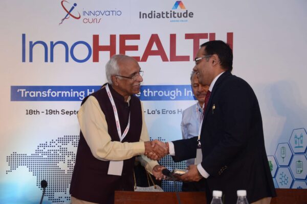 Dr Vijay Agarwal presenting a memento to Surjeet Thakur for session 1 at InnoHEALTH 2017 Dr Vijay Agarwal presenting a memento to Surjeet Thakur for session 1 at InnoHEALTH 2017