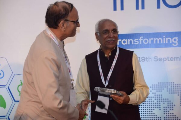 Dr VK Singh presenting memento to Dr Vijay Agarwal for session 1 at InnoHEALTH 2017 Dr VK Singh presenting memento to Dr Vijay Agarwal for session 1 at InnoHEALTH 2017