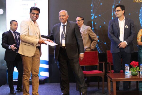 1.-Pavan-Asalapuram-from-EMPE-diagnostics-receives-an-appreciation-from-Adarsh-Sharma-at-InnoHEALTH-2018