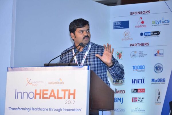 Sri-Harsha-presenting-his-innovation-at-InnoHEALTH-2017