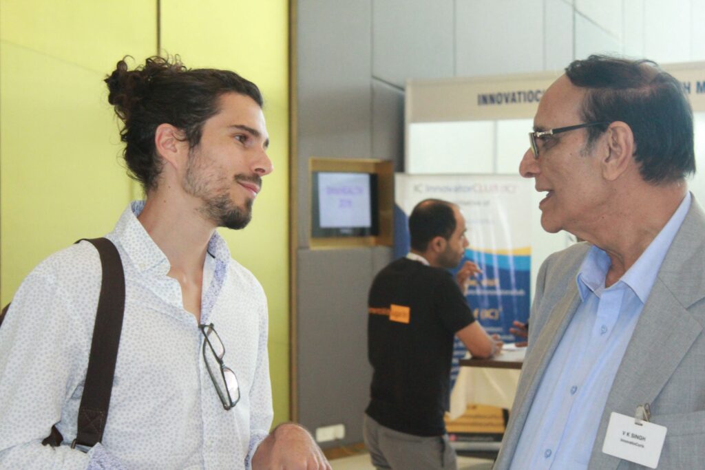 Dr. VK Singh discussing with InnoHEALTH 2019 participant Dr. VK Singh discussing with InnoHEALTH 2019 participant