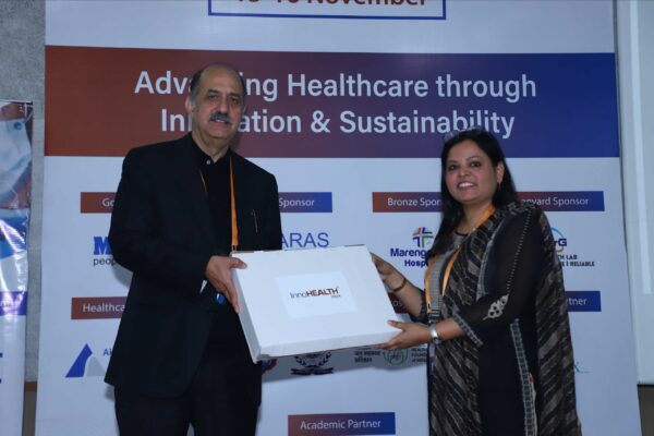 10. Dr. Ravi Gaur from DRG Labs presenting memento of appreciation to Noor Fatma from Easiofy in BRIDGING THE GAP session at InnoHEALTH 2024-2 10. Dr. Ravi Gaur from DRG Labs presenting memento of appreciation to Noor Fatma from Easiofy in BRIDGING THE GAP session at InnoHEALTH 2024-2