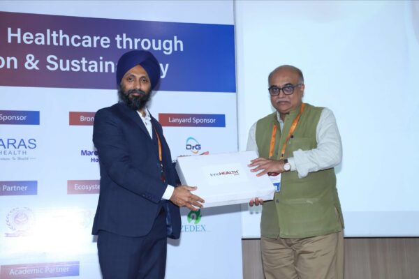 20. Dr. Tavpritesh Sethi from IIIT Delhi presenting memento of appreciation to Dr. Shirshendu Mukherjee from Wadhwani Foundation in inaugural session at InnoHEALTH 2024-2 20. Dr. Tavpritesh Sethi from IIIT Delhi presenting memento of appreciation to Dr. Shirshendu Mukherjee from Wadhwani Foundation in inaugural session at InnoHEALTH 2024-2