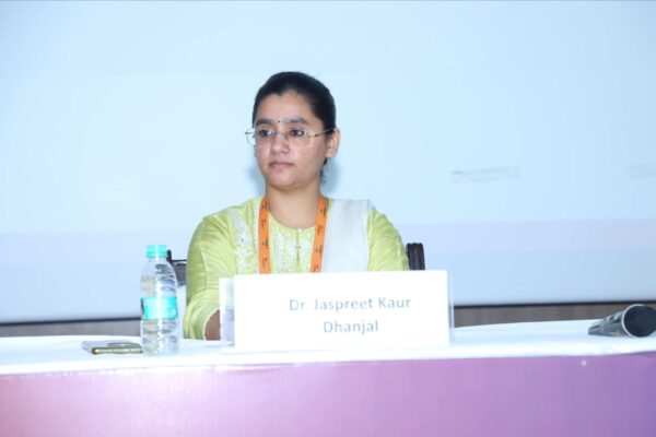 7. Dr. Jaspreet Kaur Dhanjal from IIIT Delhi in Climate Change session at InnoHEALTH 2024 7. Dr. Jaspreet Kaur Dhanjal from IIIT Delhi in Climate Change session at InnoHEALTH 2024