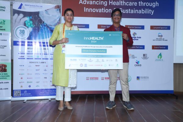 9. Dr. Jaspreet Kaur Dhanjal presenting award to Climate Change hackathon winner at InnoHEALTH 2024-2 9. Dr. Jaspreet Kaur Dhanjal presenting award to Climate Change hackathon winner at InnoHEALTH 2024-2