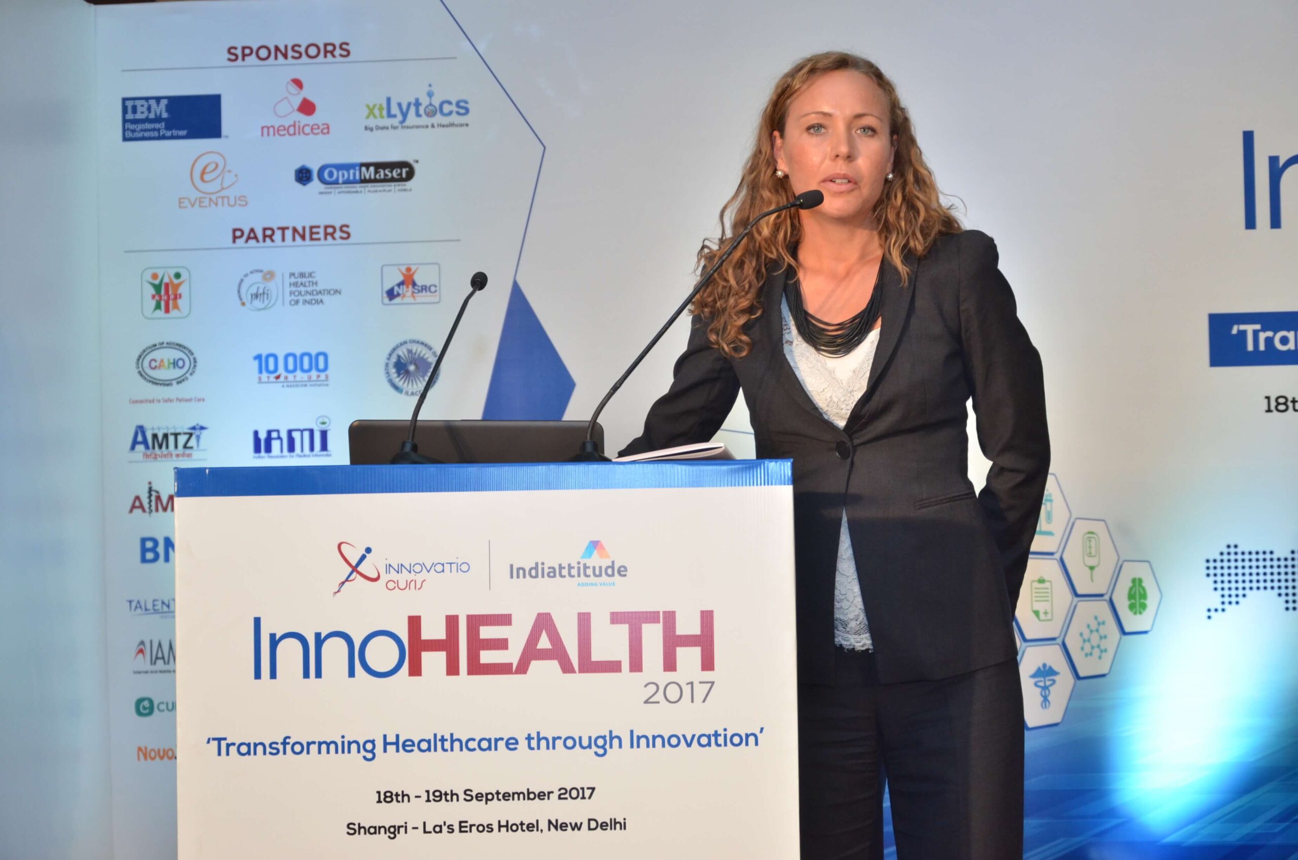 Caroline-Danielson-pitching-Renapharma-at-InnoHEALTH-2017-scaled