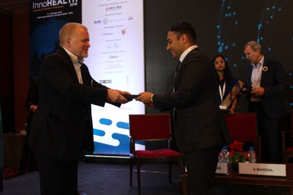 10. Ankit Bahl receives a memento from Prof Paul Lillrank at InnoHEALTH 2018 - India EU collaboration in health sector - Startup opportunities and challenges