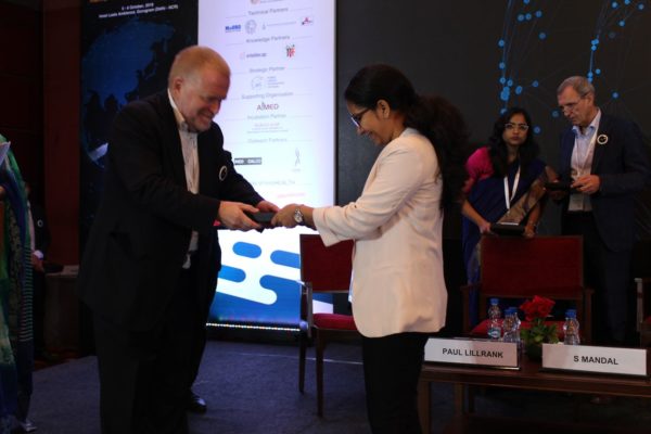 12. Molshree Pandey receives a memento from Prof Paul Lillrank at InnoHEALTH 2018 - India EU collaboration in health sector - Startup opportunities and challenges