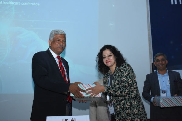 Mr Partha Dey receiving memento from Ms Brahmajyot Dhillon in Getting Healthcare Data Right session @ InnoHEALTH 2022